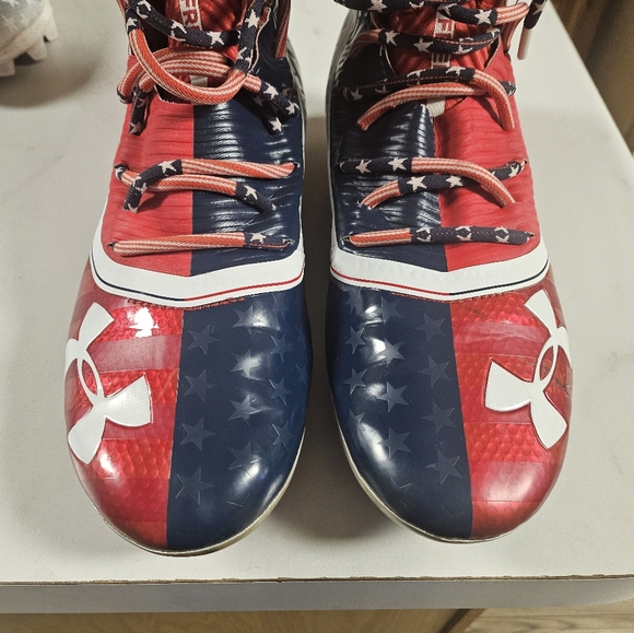 Mens Under Armour Football Cleats - Picture 2 of 5